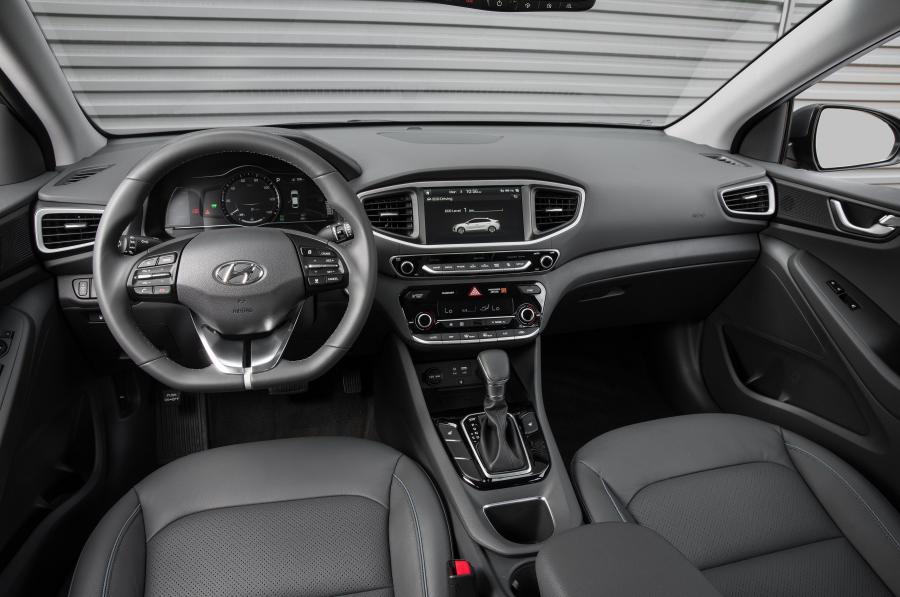 Торпедо Hyundai IONIQ hybrid (AE) 2016 года  (NA) (фото 24 из 29)